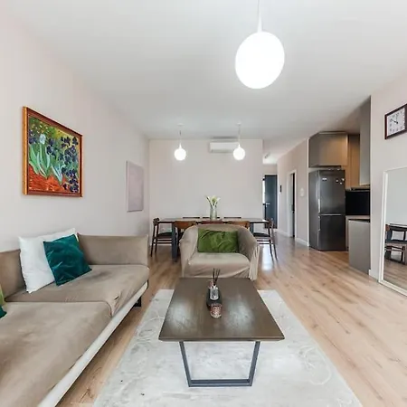 2-br Close To Radio Roger That By Pik Host * Shkodër