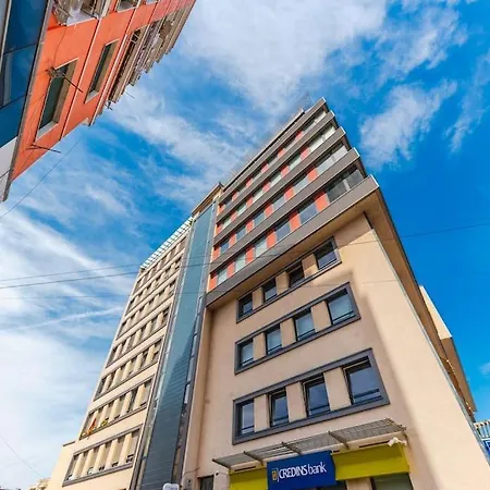 2-br Close To Radio Roger That By Pik Host *