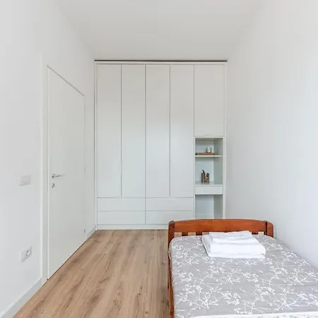 2-br Close To Radio Roger That