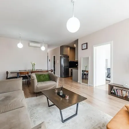 2-br Close To Radio Roger That By Pik Host * Shkodër