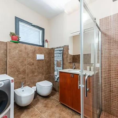 2-br Close To Radio Roger That Apartment *