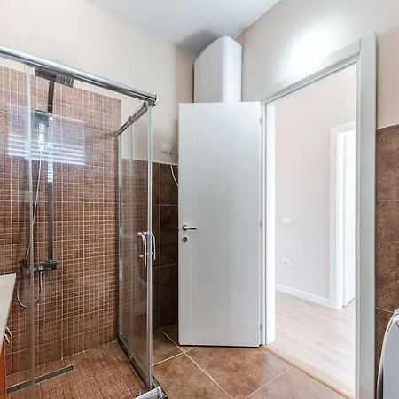 アパート 2-br Close To Radio Roger That By Pik Host Shkodër