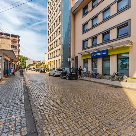 2-br Close To Radio Roger That Shkoder