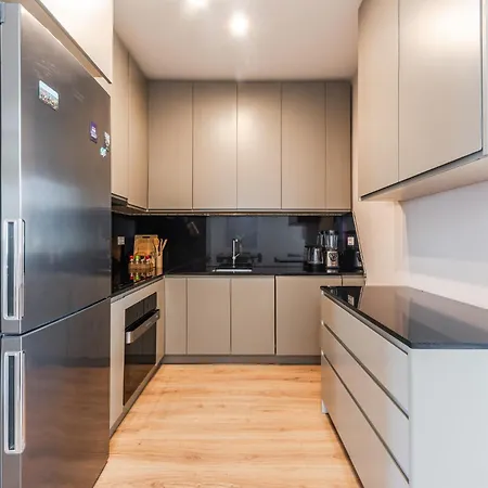 2-br Close To Radio Roger That By Pik Host Apartment *