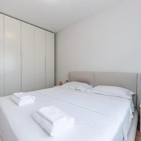 2-br Close To Radio Roger That By Pik Host Shkodër