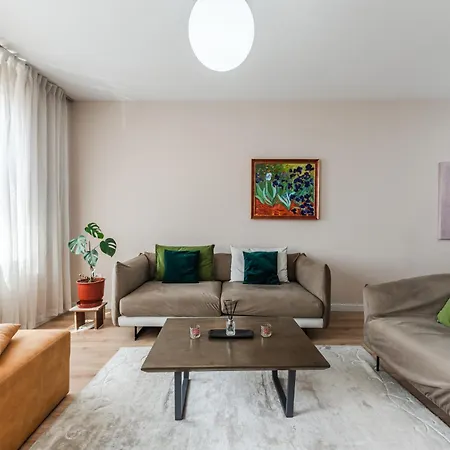 Apartment 2-br Close To Radio Roger That By Pik Host