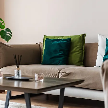 Apartment 2-br Close To Radio Roger That By Pik Host
