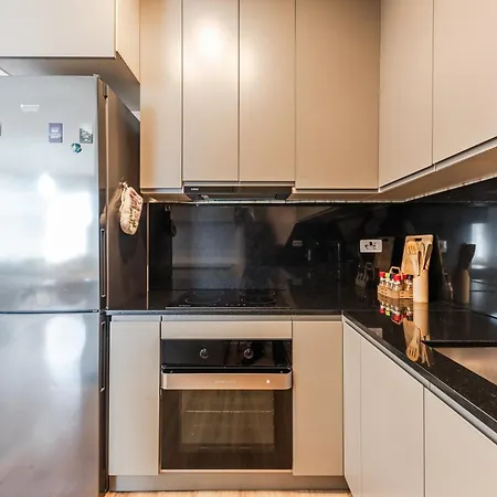 2-br Close To Radio Roger That By Pik Host * Shkodër