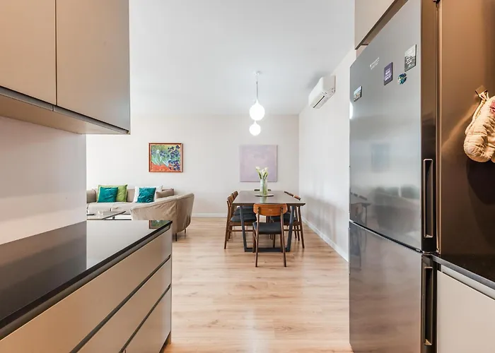 2-br Close To Radio Roger That By Pik Host * Shkodër