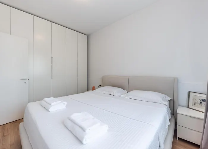 2-br Close To Radio Roger That By Pik Host Shkodër