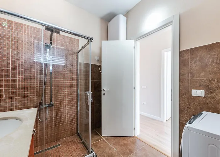 2-br Close To Radio Roger That By Pik Host *