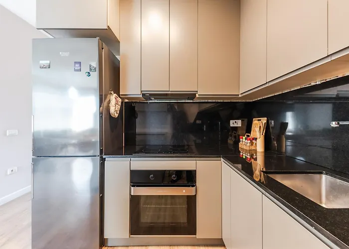 2-br Close To Radio Roger That By Pik Host * Shkodër