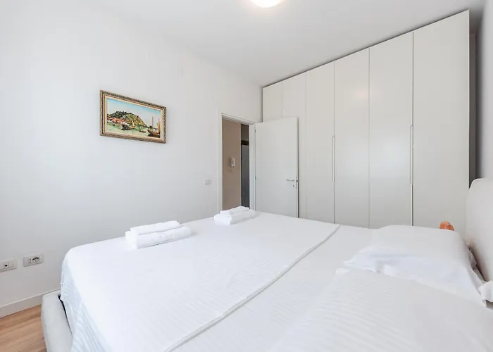 2-br Close To Radio Roger That By Pik Host * Shkodër